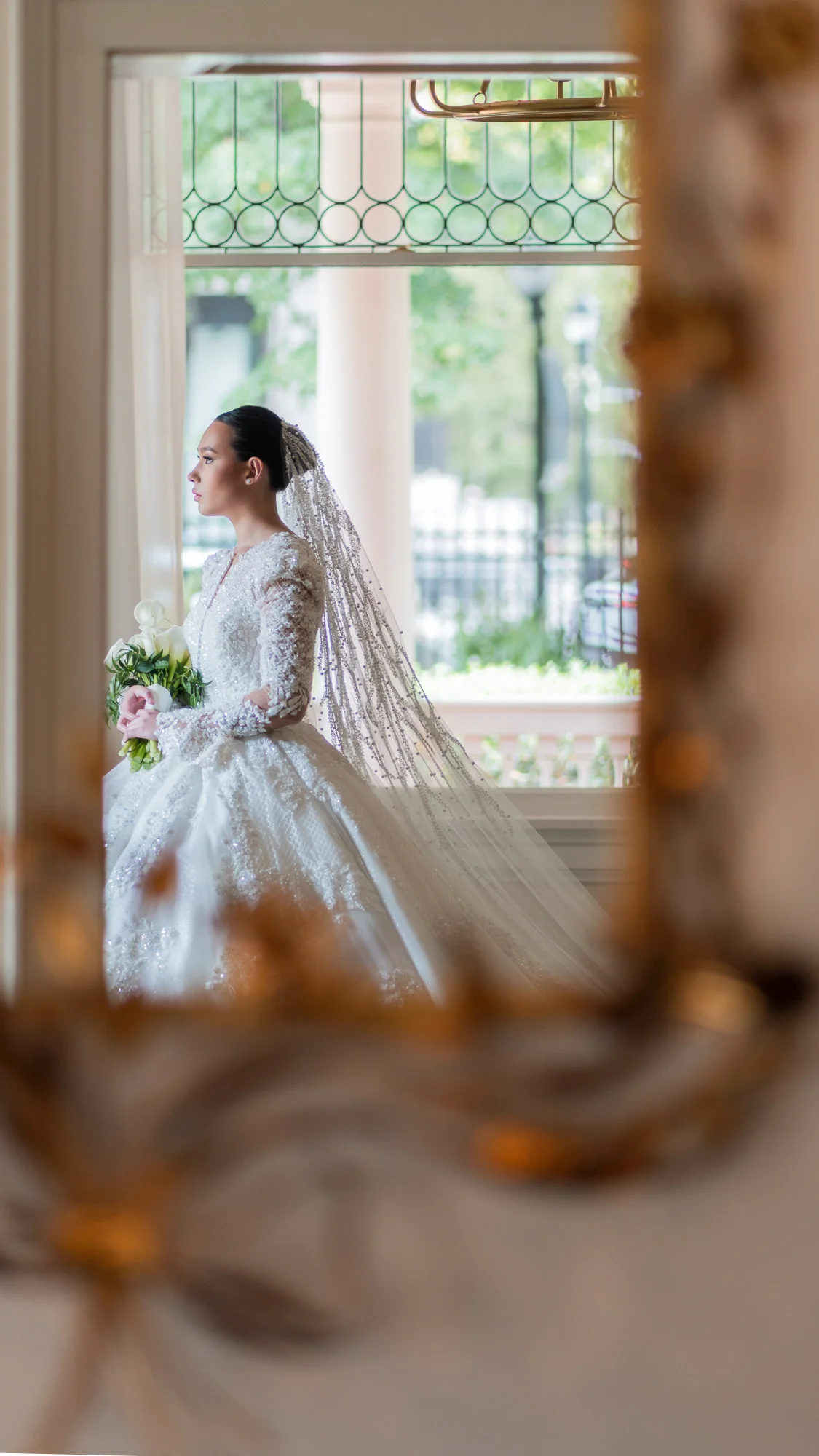 bridal-portrait-mirror-reflection