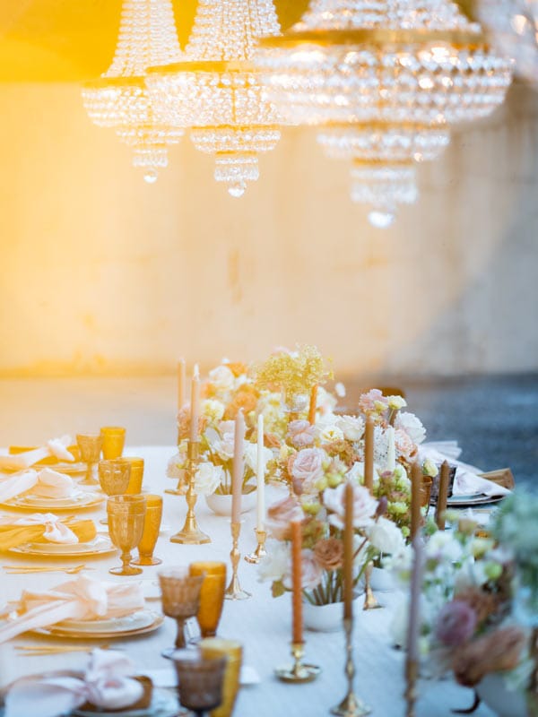 luxury-tablescape-with-chandeliers